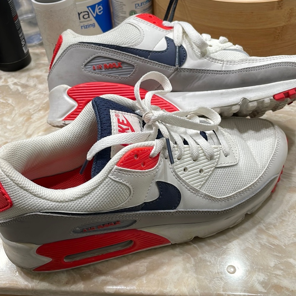 Nike Air Max 90 Mens 7.5/Women’s 9 White & Red